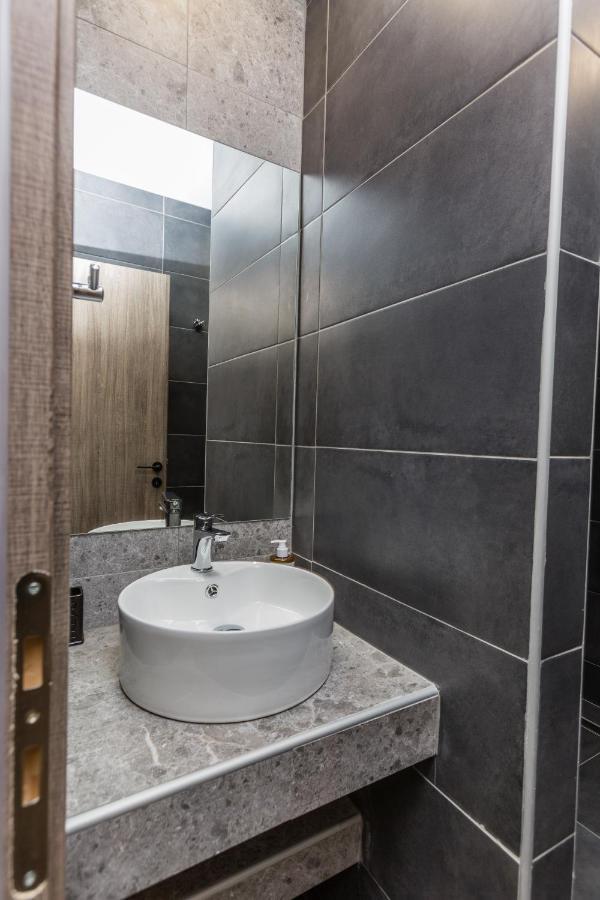 Raise Athens Metro Apartments Luaran gambar